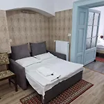 Zira - Authentic In Old Town בית הארחה 3*