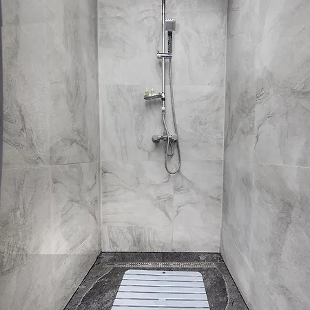 Zira - Authentic In Old Town Braşov