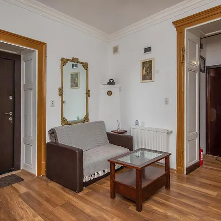 Zira - Authentic In Old Town 3*