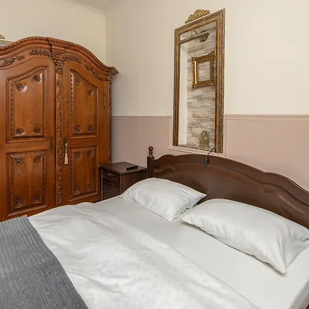 Guest house Zira - Authentic In Old Town