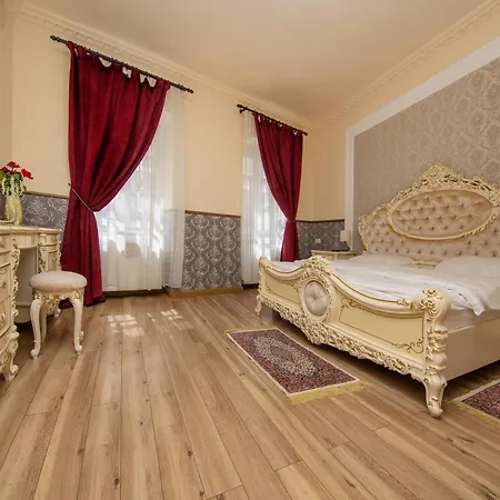 Zira - Authentic In Old Town 3*