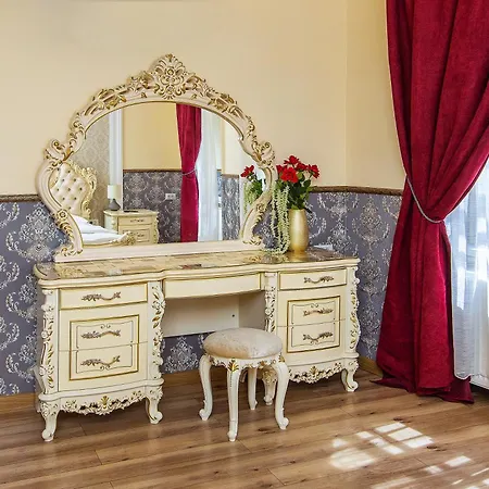 Zira - Authentic In Old Town Pensión