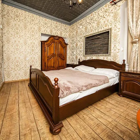 Zira - Authentic In Old Town Braşov