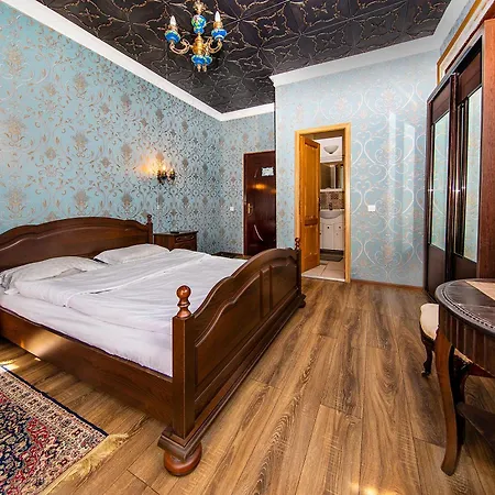 Pensión Zira - Authentic In Old Town Braşov