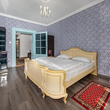 Pensión Zira - Authentic In Old Town