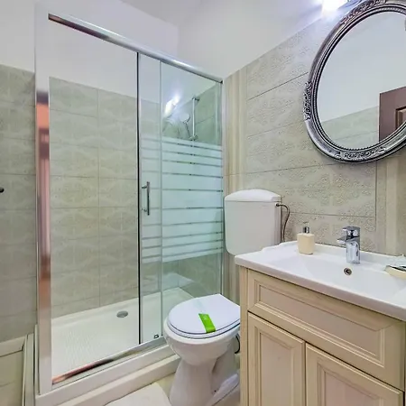 Zira - Authentic In Old Town