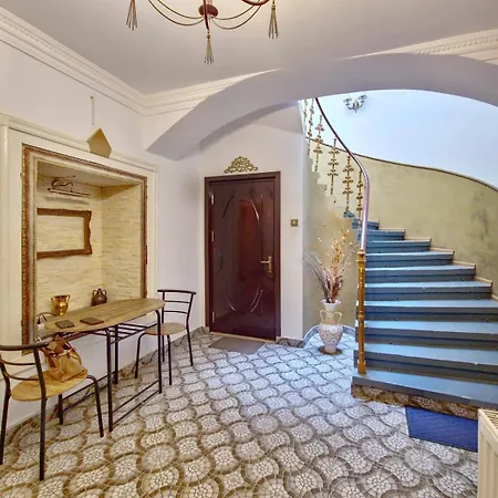 Zira - Authentic In Old Town Guest house Brasov