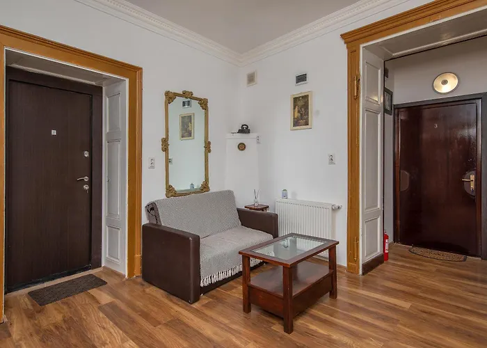 Zira - Authentic In Old Town 3*