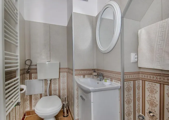 Zira - Authentic In Old Town