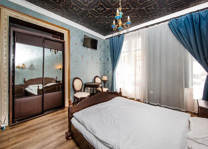 Zira - Authentic In Old Town בראשוב