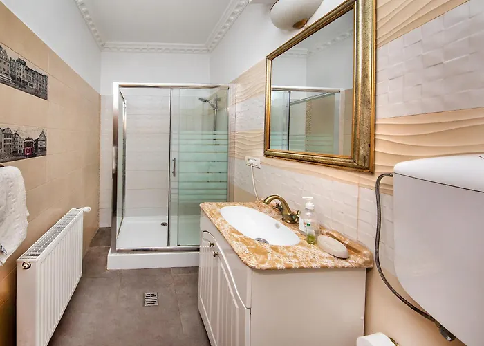 בית הארחה Zira - Authentic In Old Town