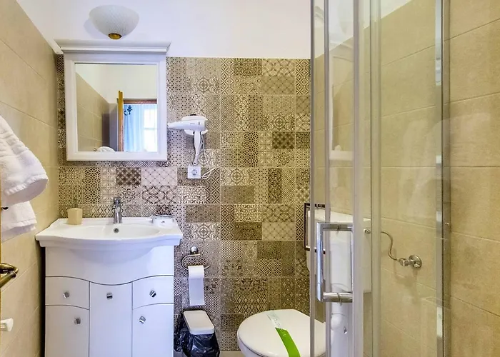 Guest house Zira - Authentic In Old Town 3*