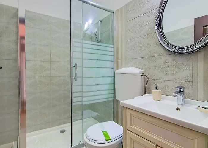 Zira - Authentic In Old Town